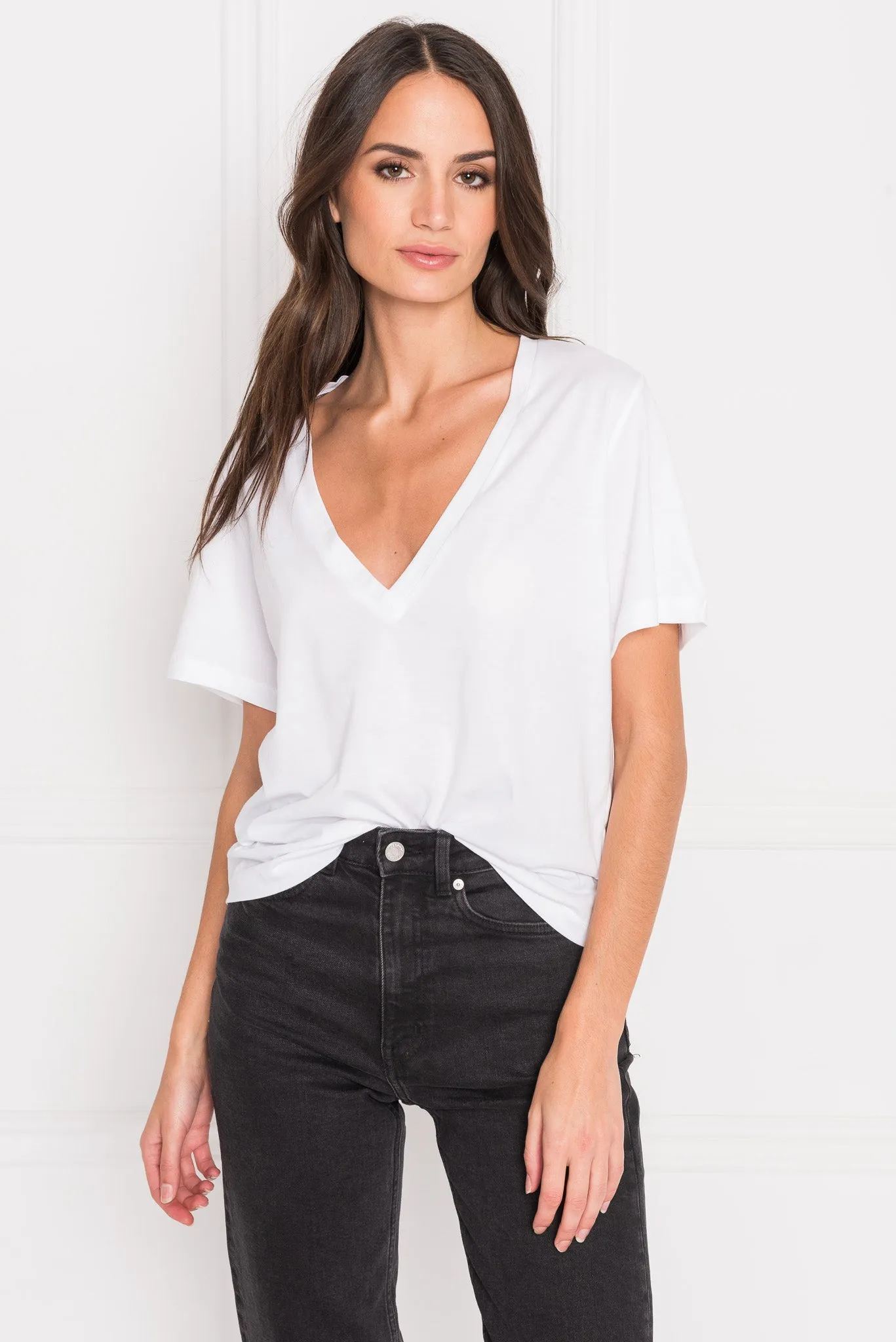 CECILIA | Deep V-neck Tee