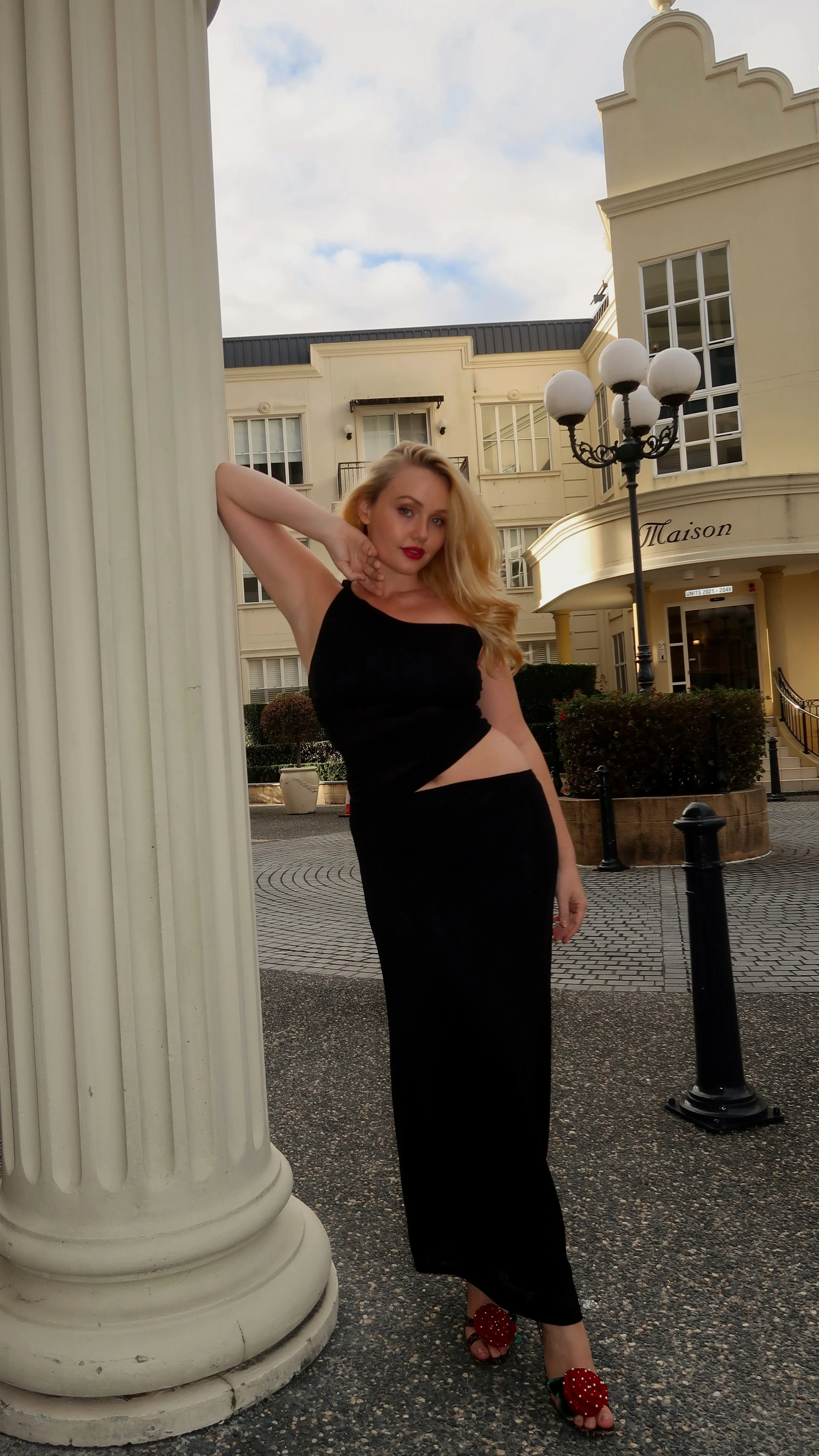 Iantha Maxi Dress - Black Billy J
