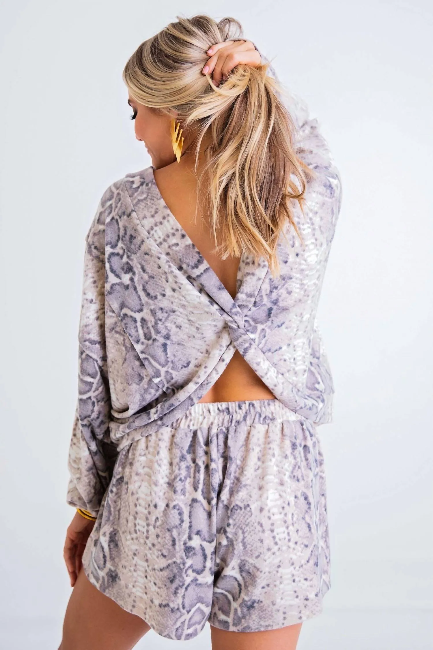 Snake Knit Short In Grey